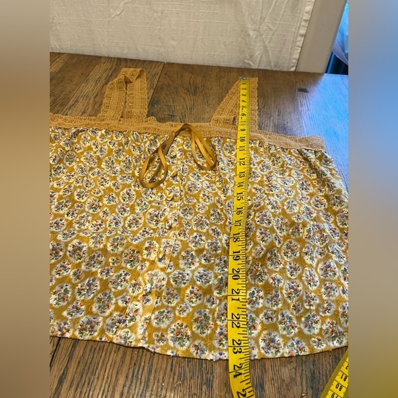 FOREVER 21 Floral Smocked Yellow Crop Top – Size 0X (18 UK) - Picture 5 of 9